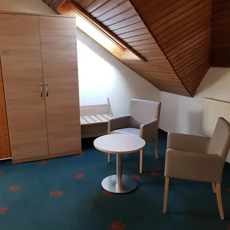 Отель Hotel-gasthof Zur Krone